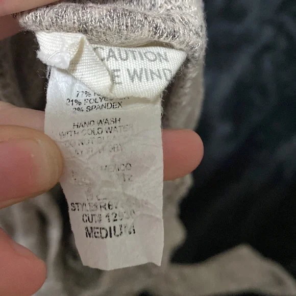 🪿Cute cream lightweight long sleeved top! - Picture 5 of 8